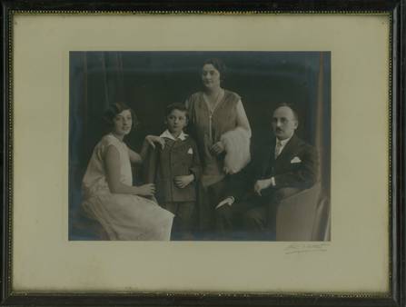 Babička Ludmila s rodinou kolem roku 1930